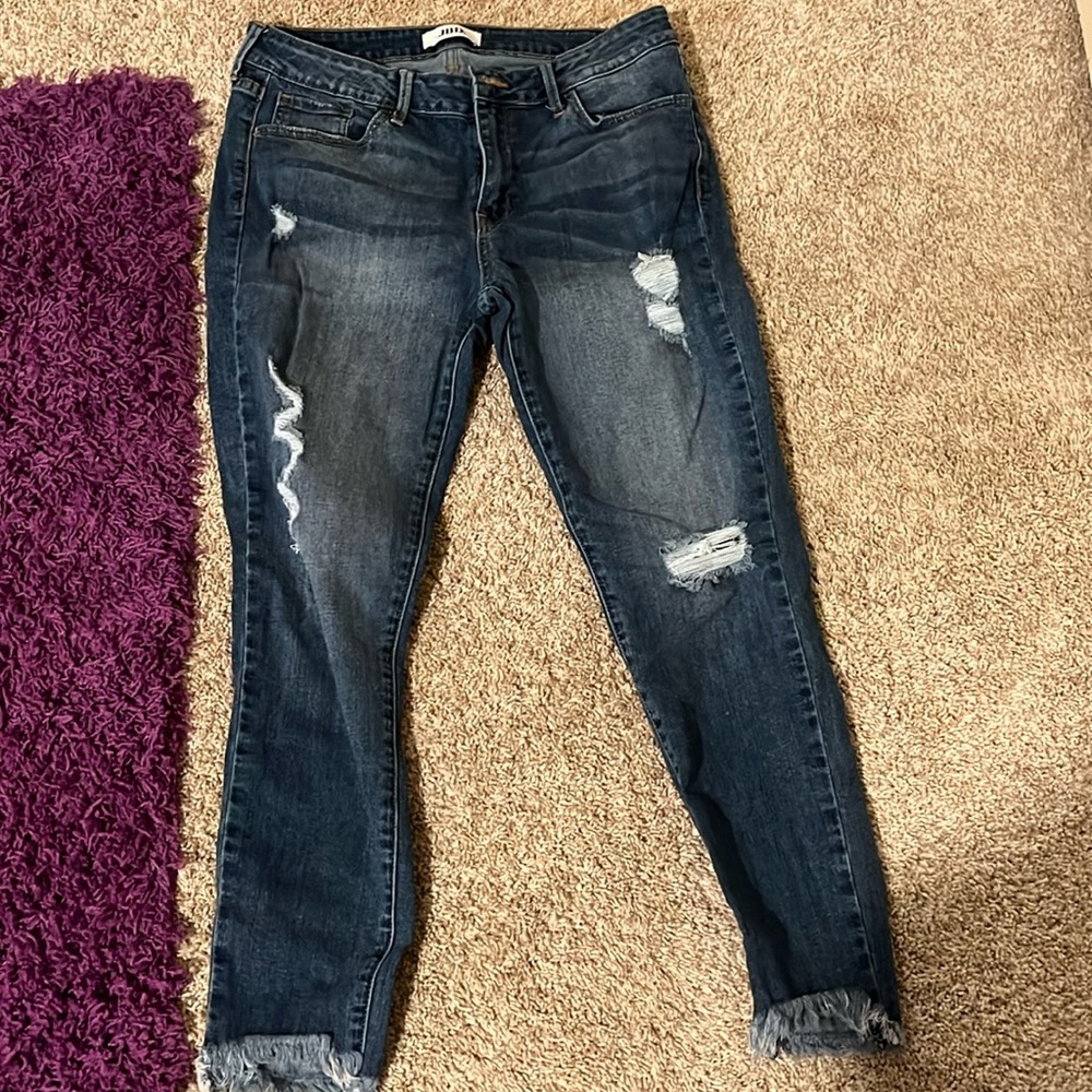 Ripped jeens with pockets